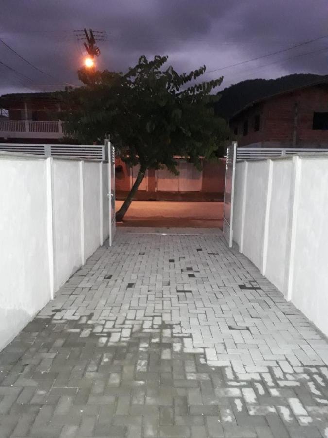 Kitnet Confortavel Villa Убатуба Екстериор снимка